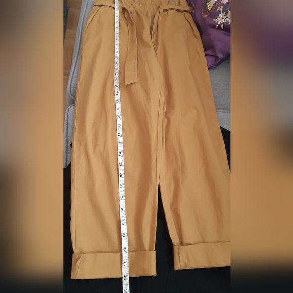 Forever 21 cropped pants. Size: xs fits a small as well. Worn once. - Picture 4 of 8